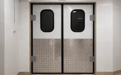 Porta vai e vem para frigorífico no RJ: vantagens, aplicações e normas essenciais